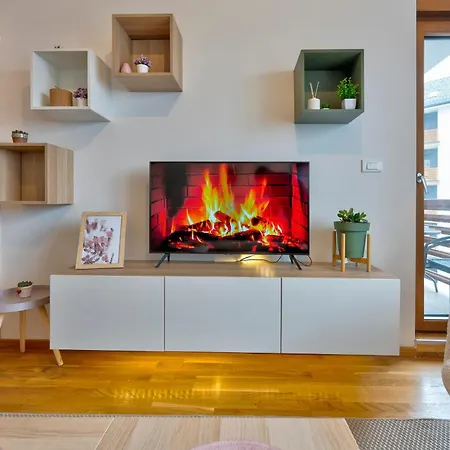 Visnjica I Bazen Apartment